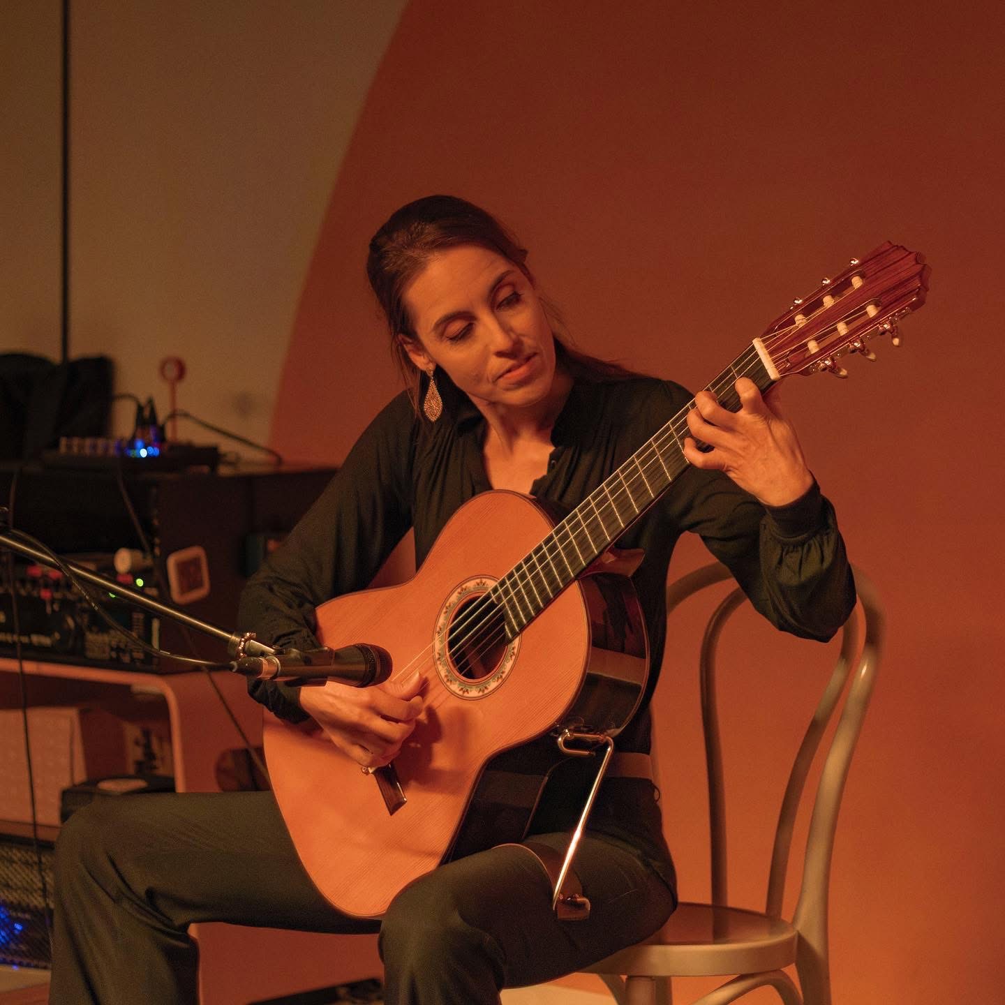 Emily Rudvich Guitar Lessons – AnoushFlamenco